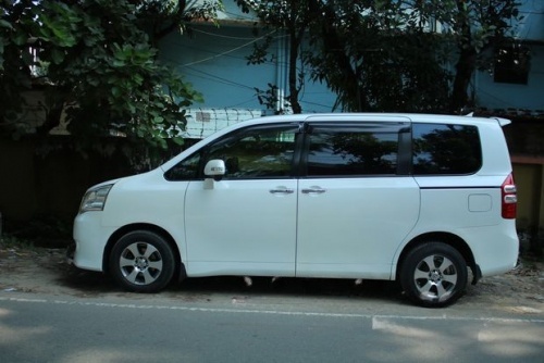 Toyota Noah X 2013