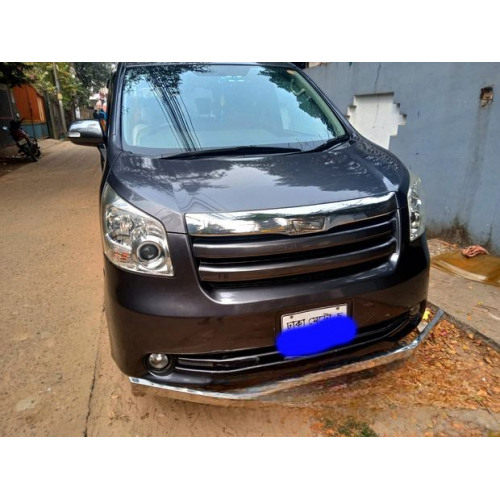 Toyota Noah X 2009