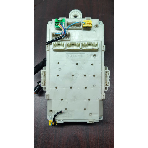 7470-4586-0W Honda Vezel Fuse Box