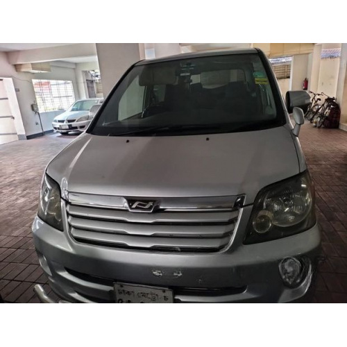 Toyota Noah X 2003