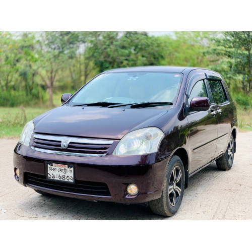 Toyota Raum 2004