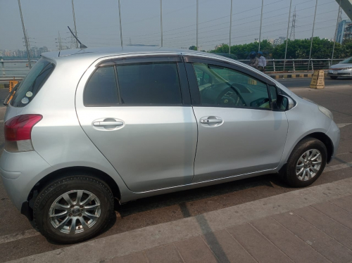 Toyota Vitz 2010 Silver Toyota Vitz 2010 Silver