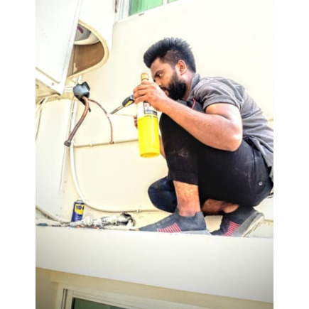 AC Leakage Repairing & Gas Service with R-410