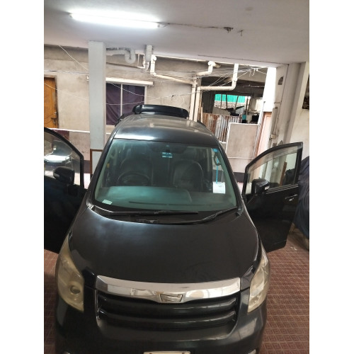 Toyota Noah X 2009