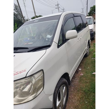 Toyota Noah 2002