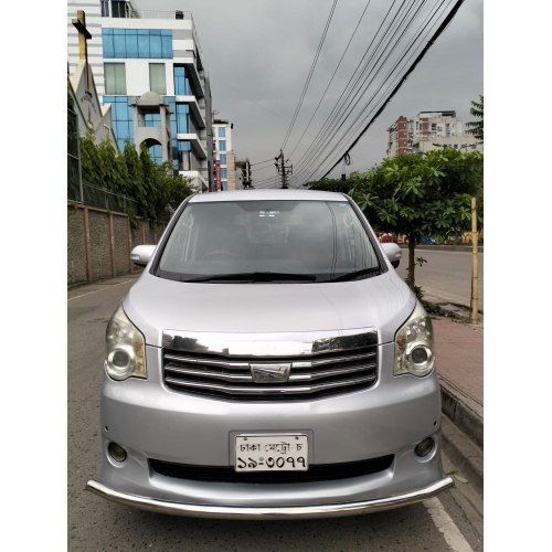 Toyota Noah S 2012