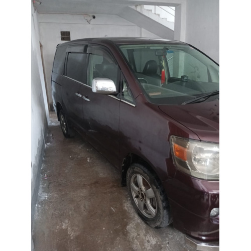 Toyota Noah 2003