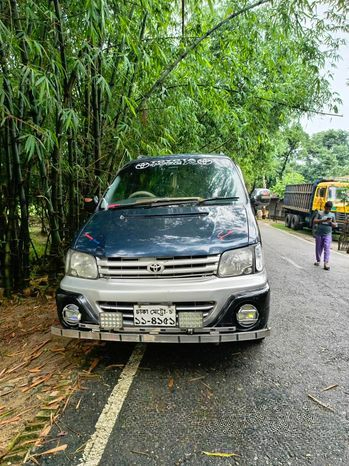 Toyota Noah 1998