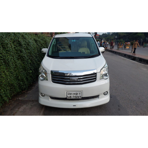 Toyota Noah X 2011