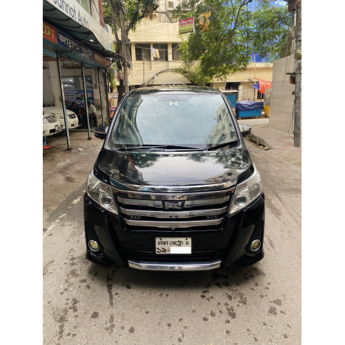 Toyota Noah Si 2014