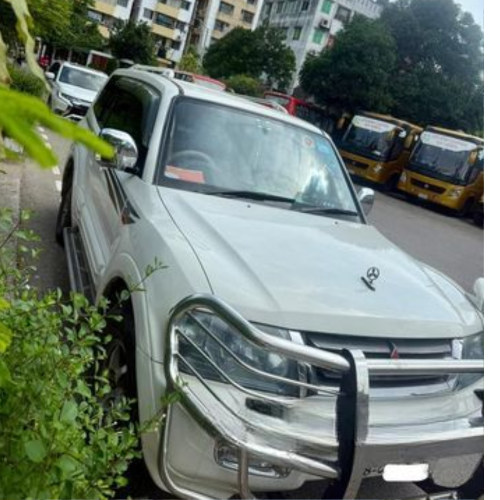 Mitsubishi Pajero V-73 2000