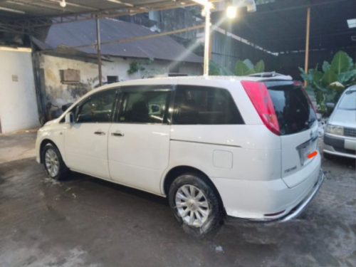 Nissan Presage White 2006