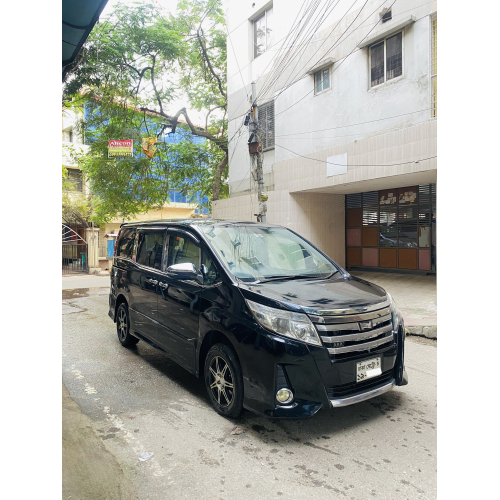 Toyota Noah Si 2014