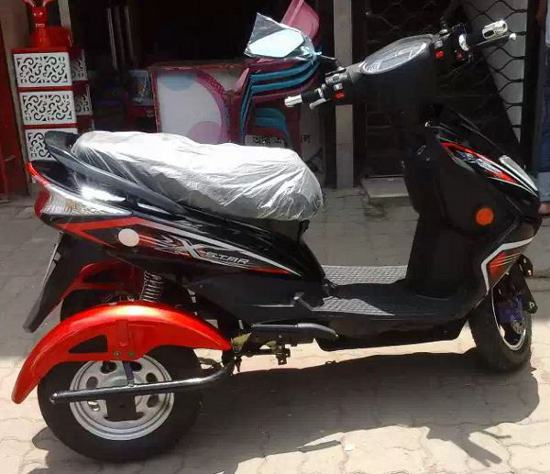 Exploit 3043 LCD Display Brushless Motor Electric Scooter