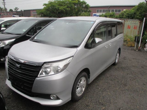 Toyota Noah 2014 Silver Color