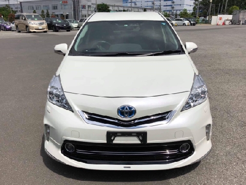 Toyota Prius Alpha G Package