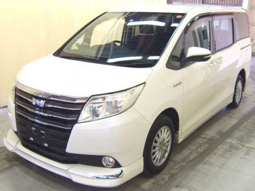 Toyota Noah Hybrid 2014