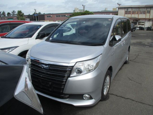 Toyota Noah X Smart Hybrid 2015 Silver Color