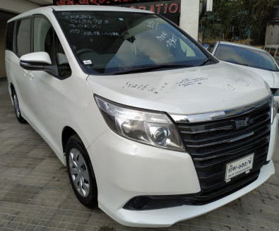 Toyota Noah XL-Smart Non-Hybrid 2015